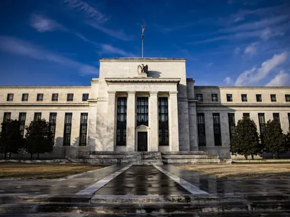 الفيدرالي الأمريكي يرفع سعر الفائدة 25 نقطة أساس لأول مرة منذ أكثر من 3 سنوات